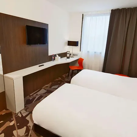 Hotel Kyriad Centre 3*