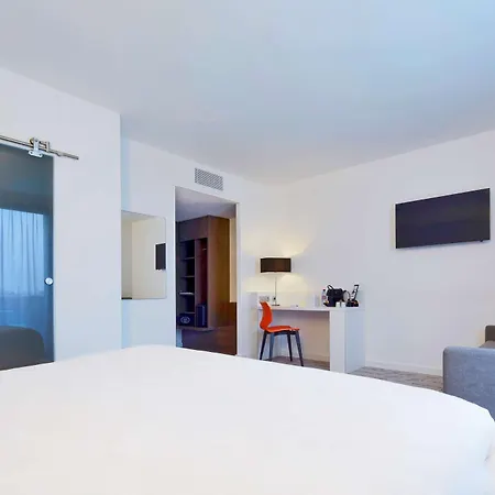 فندق Kyriad Centre 3*