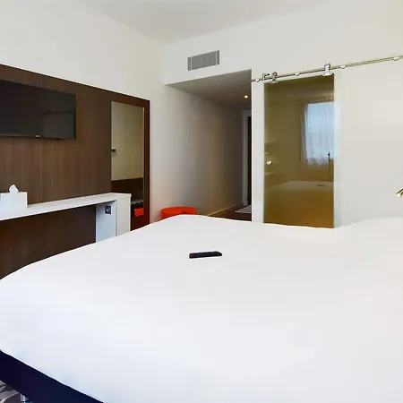 Hotel Kyriad Centre 3*
