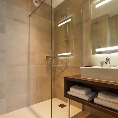 Kyriad Centre 3*