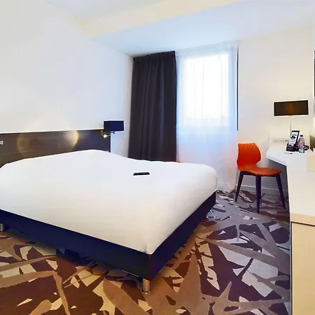 Kyriad Centre 3* تروي