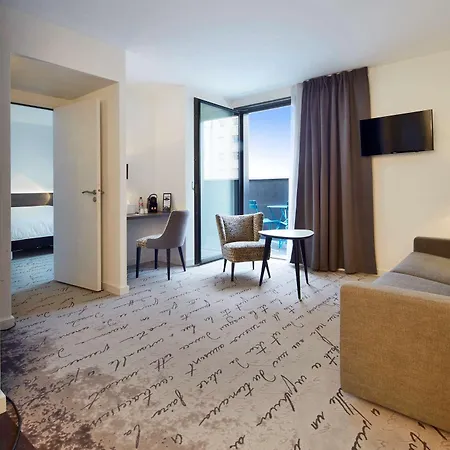 Kyriad Centre 3* تروي