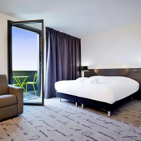 Hotel Kyriad Centre 3*