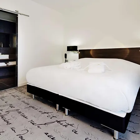 فندق Kyriad Centre 3*