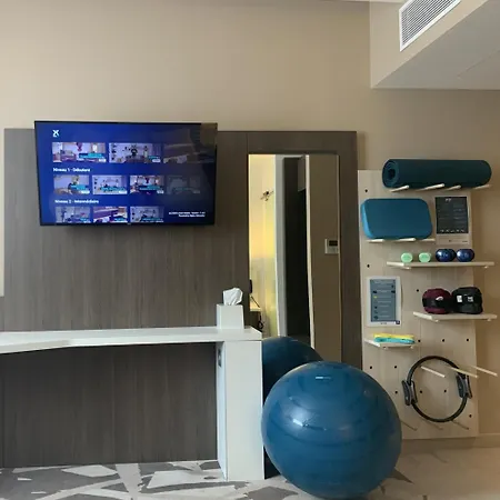 Kyriad Centre 3* تروي