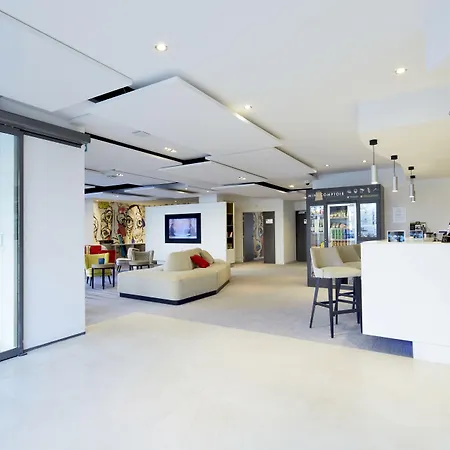 Kyriad Centre 3*