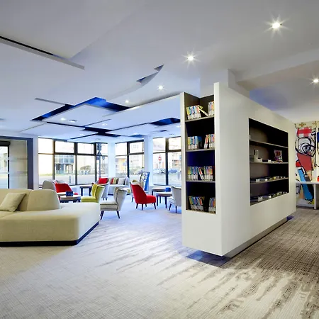 Hotel Kyriad Centre 3*