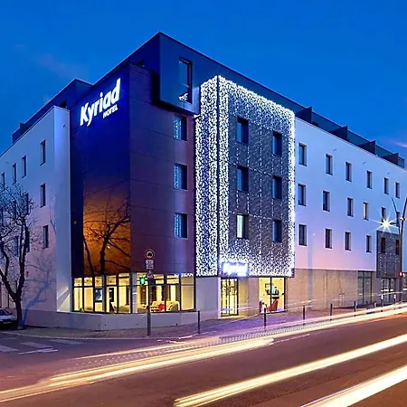 Kyriad Centre 3*