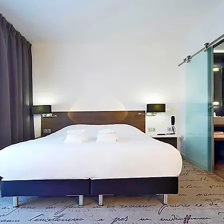 Hotel Kyriad Centre 3*