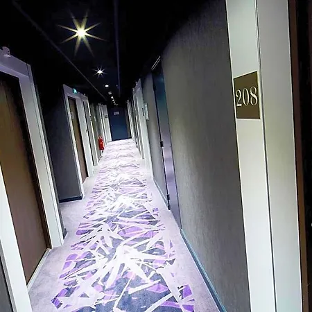 Kyriad Centre Hotel 3*