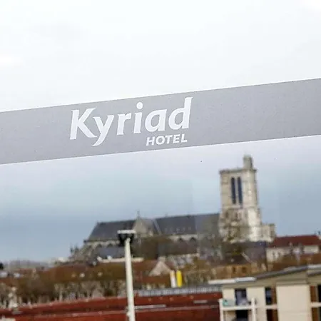 Hotel Kyriad Centre 3*