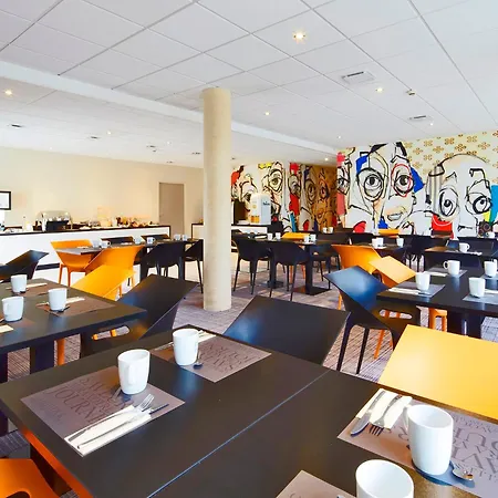 Kyriad Centre 3* تروي