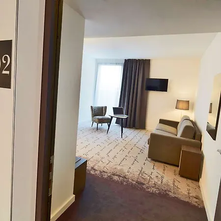 Hotel Kyriad Centre 3*
