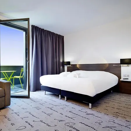 Kyriad Centre 3* تروي