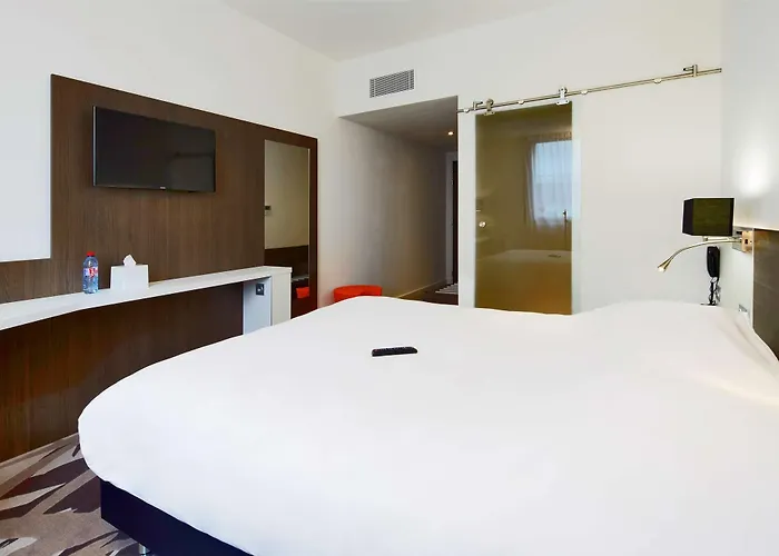 Hotel Kyriad Centre 3*