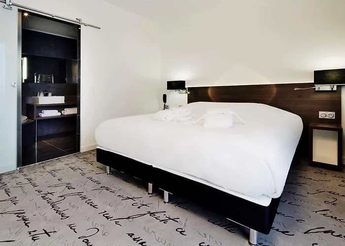 Hotel Kyriad Centre 3*